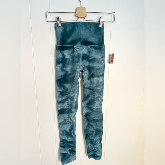 Free people NWT XS/S good karma leggings ozark mist dyed high rise workout yoga - Picture 6 of 8